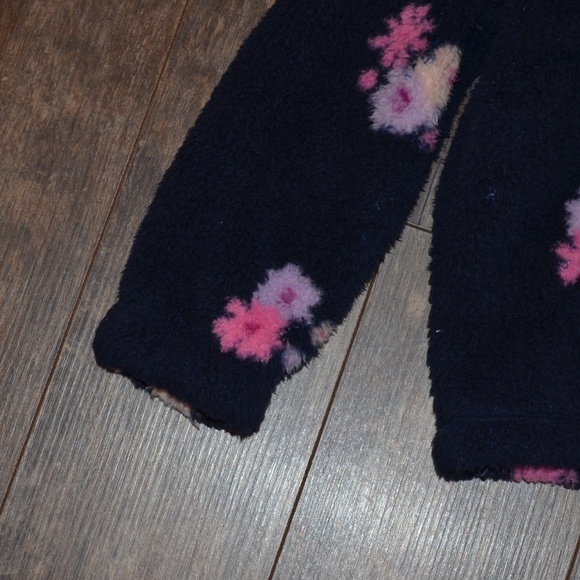 Cat & Jack Pull Over with Flowers - Picture 3 of 6